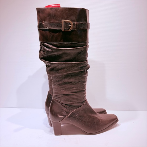 Vintage Brown Leather Heeled Boots with Buckle Detail - Picture 4 of 14